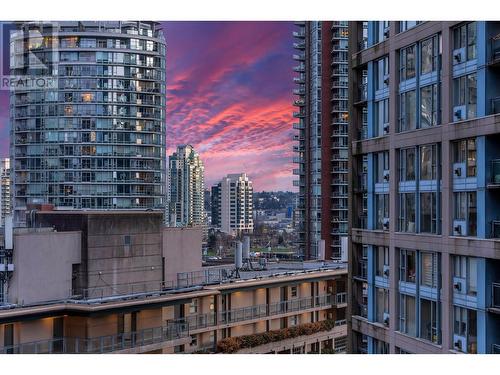 804 518 Beatty Street, Vancouver, BC - Outdoor With Facade