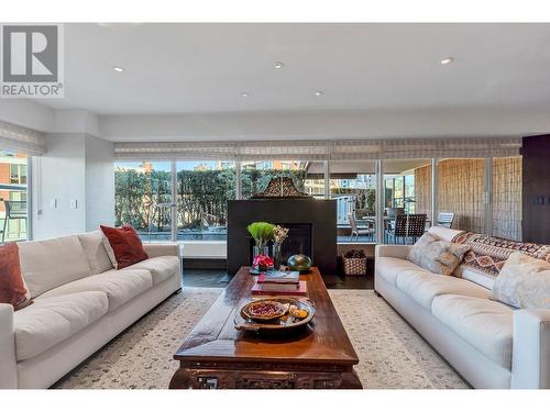 902 1600 Hornby Street, Vancouver, BC - Indoor Photo Showing Living Room