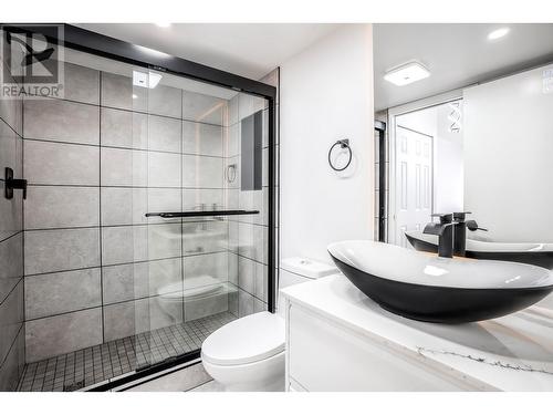 204 8280 Westminster Highway, Richmond, BC - Indoor Photo Showing Bathroom