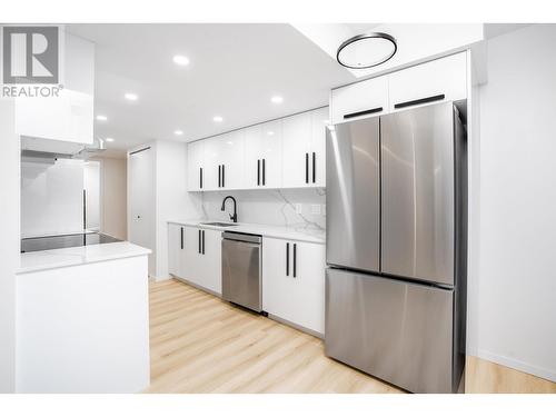 204 8280 Westminster Highway, Richmond, BC - Indoor Photo Showing Kitchen With Stainless Steel Kitchen With Upgraded Kitchen