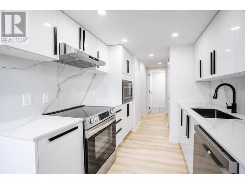 204 8280 Westminster Highway, Richmond, BC - Indoor Photo Showing Kitchen With Upgraded Kitchen