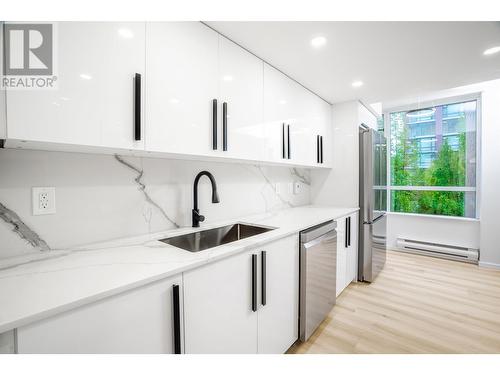 204 8280 Westminster Highway, Richmond, BC - Indoor Photo Showing Kitchen