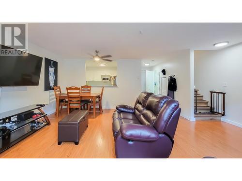 21 2378 Rindall Avenue, Port Coquitlam, BC - Indoor Photo Showing Living Room