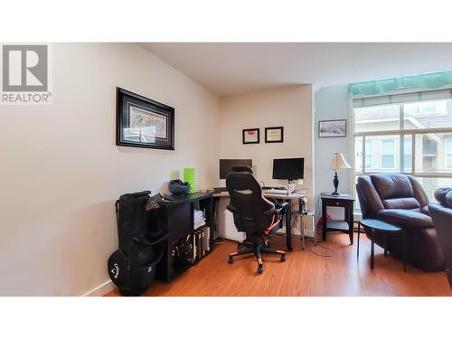 21 2378 Rindall Avenue, Port Coquitlam, BC - Indoor Photo Showing Office