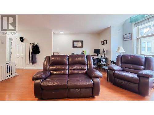 21 2378 Rindall Avenue, Port Coquitlam, BC - Indoor Photo Showing Living Room