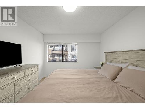 307 1515 Chesterfield Avenue, North Vancouver, BC - Indoor Photo Showing Bedroom