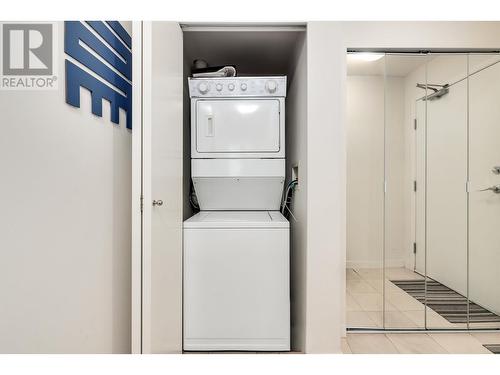 2703 193 Aquarius Mews, Vancouver, BC - Indoor Photo Showing Laundry Room