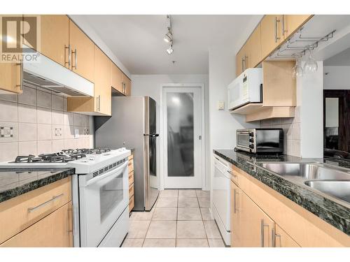 2703 193 Aquarius Mews, Vancouver, BC - Indoor Photo Showing Kitchen With Double Sink