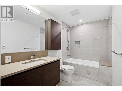 1703 2108 Gilmore Avenue, Burnaby, BC - Indoor Photo Showing Bathroom