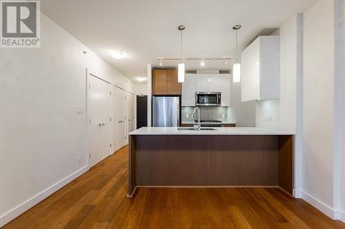 703 6951 Elmbridge Way, Richmond, BC - Indoor Photo Showing Kitchen With Upgraded Kitchen