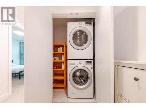 1201 518 Whiting Way, Coquitlam, BC - Indoor Photo Showing Laundry Room