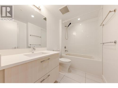 1201 518 Whiting Way, Coquitlam, BC - Indoor Photo Showing Bathroom