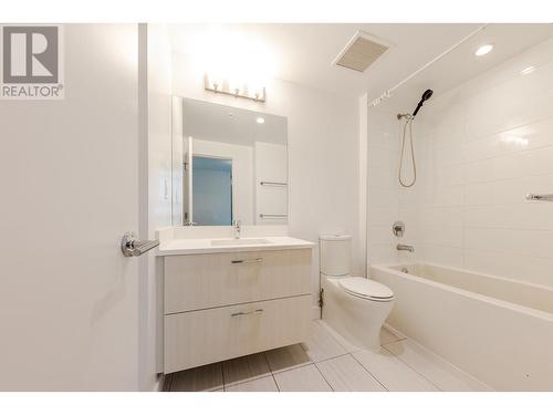 1201 518 Whiting Way, Coquitlam, BC - Indoor Photo Showing Bathroom