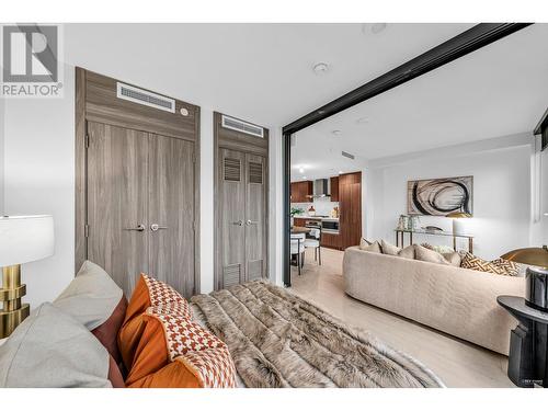 1219 1768 Cook Street, Vancouver, BC - Indoor Photo Showing Living Room