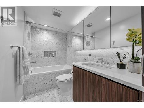 1219 1768 Cook Street, Vancouver, BC - Indoor Photo Showing Bathroom