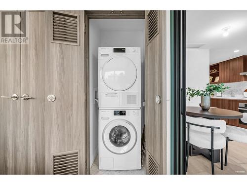 1219 1768 Cook Street, Vancouver, BC - Indoor Photo Showing Laundry Room