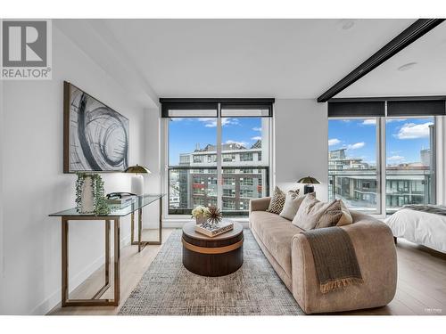 1219 1768 Cook Street, Vancouver, BC - Indoor Photo Showing Living Room