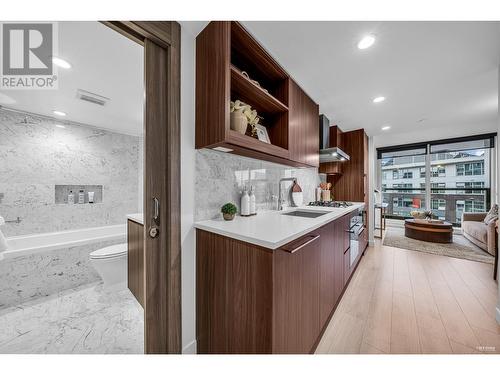 1219 1768 Cook Street, Vancouver, BC - Indoor Photo Showing Kitchen