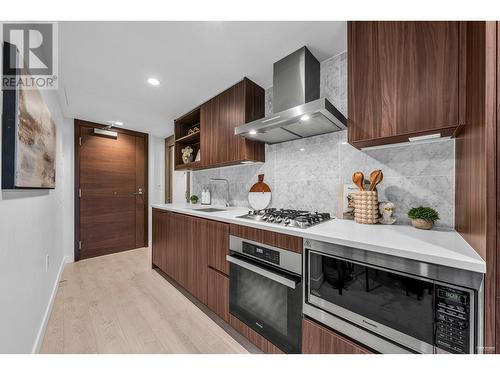 1219 1768 Cook Street, Vancouver, BC - Indoor Photo Showing Kitchen With Upgraded Kitchen