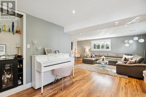 440 Mt Albion Road, Hamilton, ON - Indoor Photo Showing Living Room