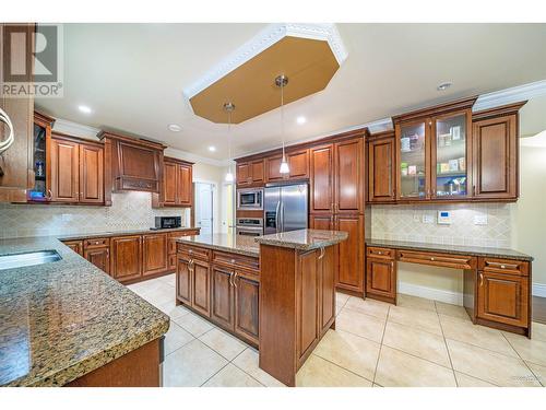 6040 Adams Place, Richmond, BC - Indoor Photo Showing Kitchen With Double Sink