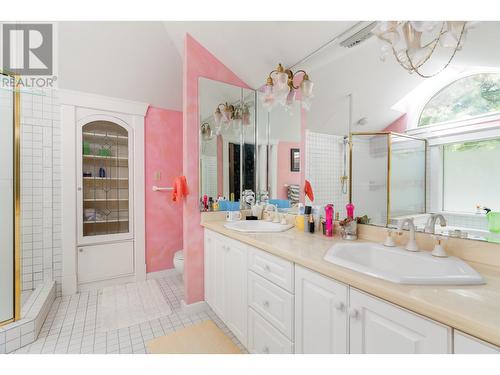 1295 Sinclair Street, West Vancouver, BC - Indoor Photo Showing Bathroom