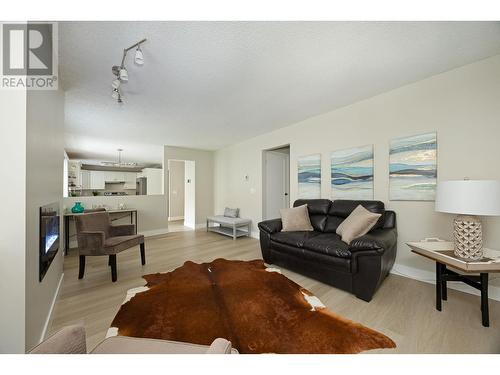 1209 Cypress Place, Port Moody, BC - Indoor Photo Showing Living Room