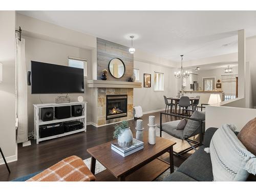 21 15065 58 Avenue, Surrey, BC - Indoor Photo Showing Living Room With Fireplace