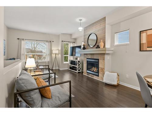 21 15065 58 Avenue, Surrey, BC - Indoor Photo Showing Living Room With Fireplace