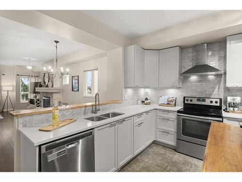 21 15065 58 Avenue, Surrey, BC - Indoor Photo Showing Kitchen With Double Sink With Upgraded Kitchen