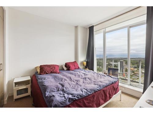 4402 13495 Central Avenue, Surrey, BC - Indoor Photo Showing Bedroom