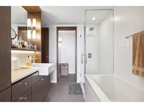 4402 13495 Central Avenue, Surrey, BC - Indoor Photo Showing Bathroom