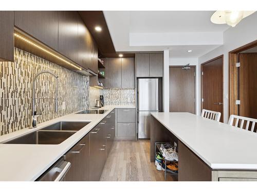 4402 13495 Central Avenue, Surrey, BC - Indoor Photo Showing Kitchen With Stainless Steel Kitchen With Double Sink With Upgraded Kitchen