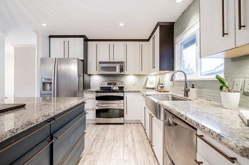 13950 Blackburn Avenue, White Rock, BC - Indoor Photo Showing Kitchen With Upgraded Kitchen