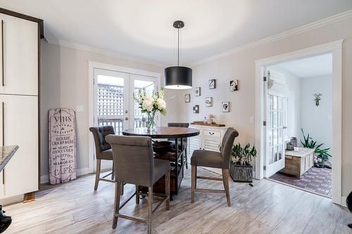 13950 Blackburn Avenue, White Rock, BC - Indoor Photo Showing Dining Room