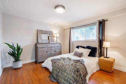 13950 Blackburn Avenue, White Rock, BC - Indoor Photo Showing Bedroom