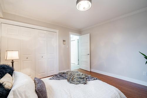 13950 Blackburn Avenue, White Rock, BC - Indoor Photo Showing Bedroom