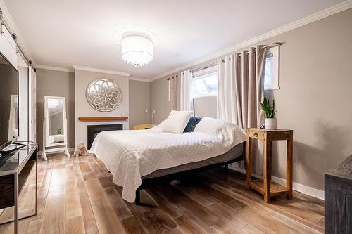 13950 Blackburn Avenue, White Rock, BC - Indoor Photo Showing Bedroom