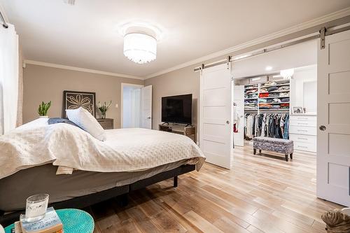 13950 Blackburn Avenue, White Rock, BC - Indoor Photo Showing Bedroom