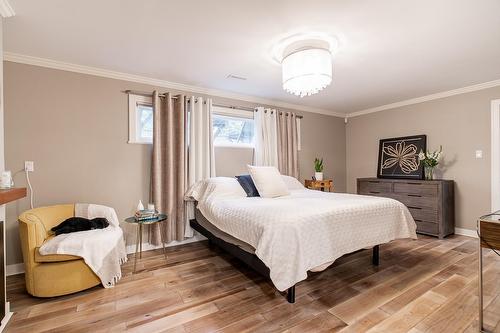 13950 Blackburn Avenue, White Rock, BC - Indoor Photo Showing Bedroom