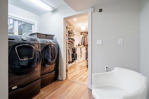 13950 Blackburn Avenue, White Rock, BC - Indoor Photo Showing Laundry Room