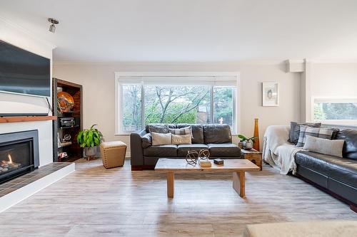 13950 Blackburn Avenue, White Rock, BC - Indoor Photo Showing Living Room With Fireplace