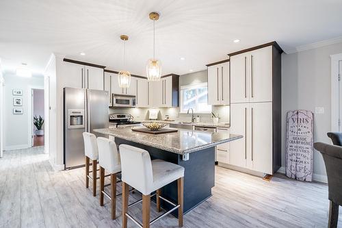 13950 Blackburn Avenue, White Rock, BC - Indoor Photo Showing Kitchen With Upgraded Kitchen