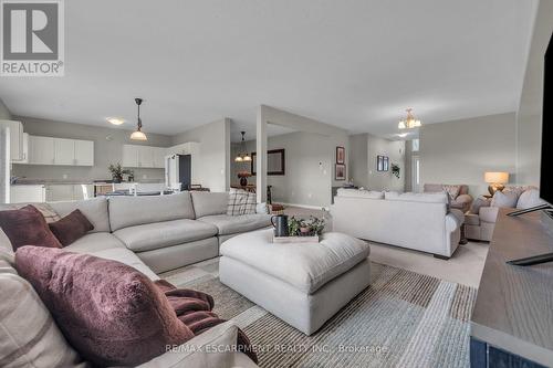 20 Dolomiti Court, Hamilton, ON - Indoor Photo Showing Living Room