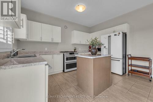 20 Dolomiti Court, Hamilton, ON - Indoor Photo Showing Kitchen