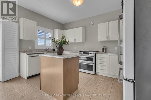 20 Dolomiti Court, Hamilton, ON - Indoor Photo Showing Kitchen