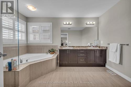 20 Dolomiti Court, Hamilton, ON - Indoor Photo Showing Bathroom