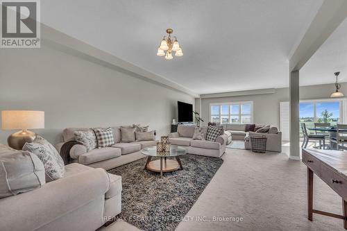 20 Dolomiti Court, Hamilton, ON - Indoor Photo Showing Living Room