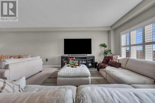 20 Dolomiti Court, Hamilton, ON - Indoor Photo Showing Living Room