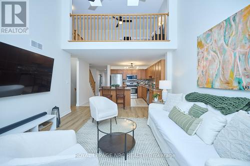 9 Chicory Crescent, St. Catharines (452 - Haig), ON - Indoor Photo Showing Living Room